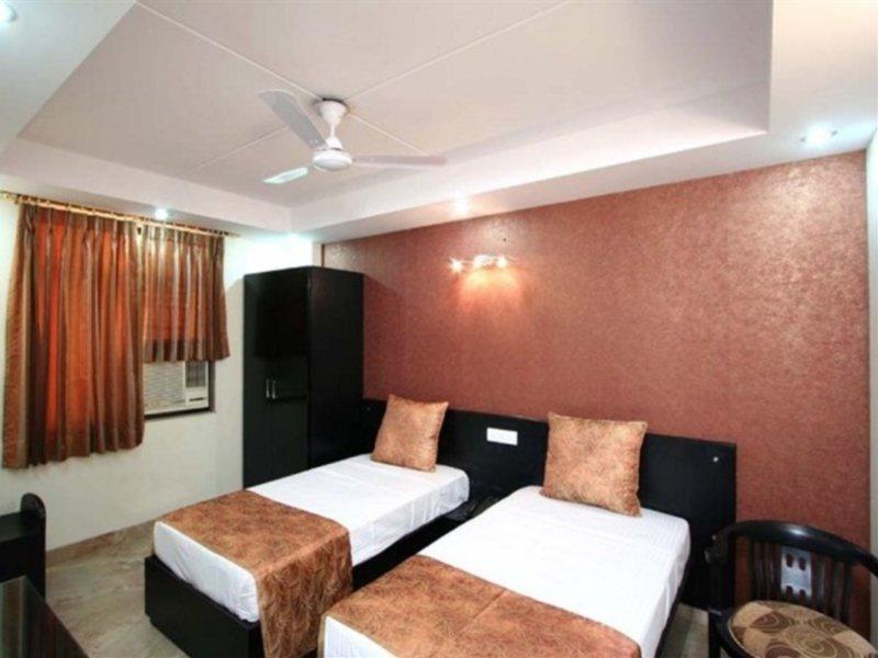 Fabexpress Jeniffer Inn Delhi  Exterior photo