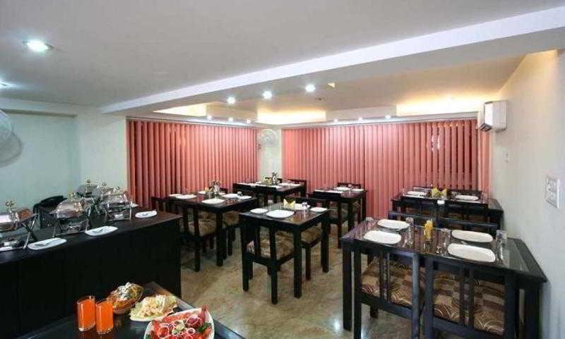 Fabexpress Jeniffer Inn Delhi  Exterior photo